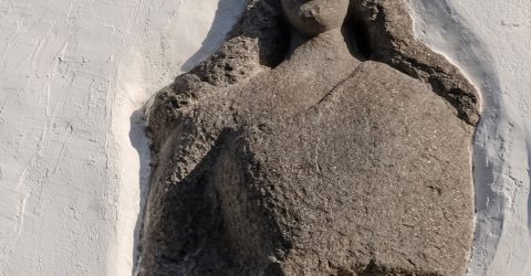 Romanico, busto di donna scolpito